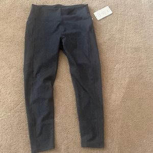 Fabletics High Waisted Side Pockets 7/8 Leggings NWT Size L